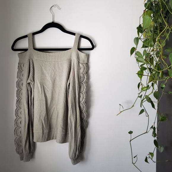 green small top - Picture 1 of 4